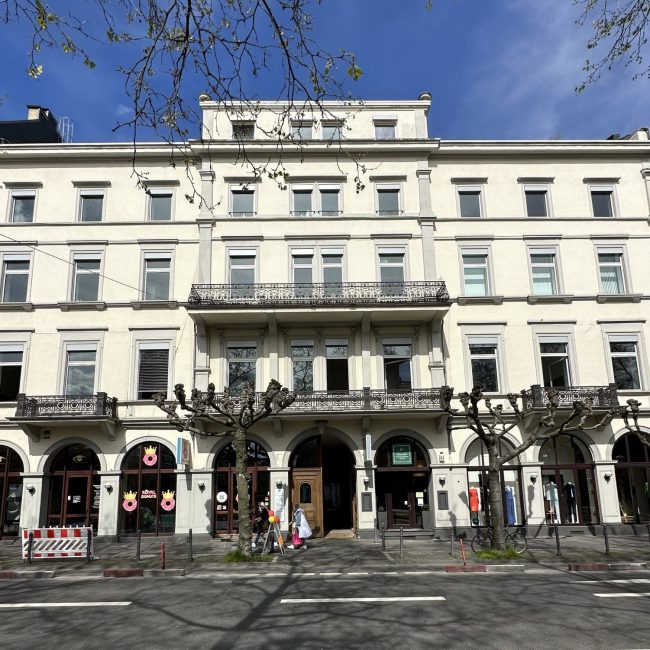 Außenansicht der Music Academy in zentraler Lage