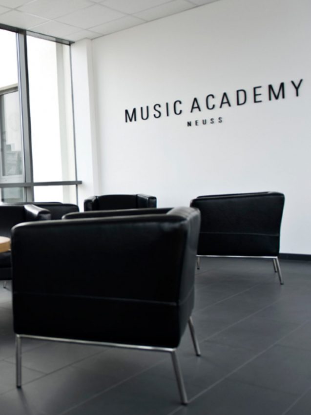 Ein Blick in den Wartebereich der Music Academy